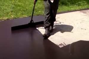 Sealcoating on the residential driveway